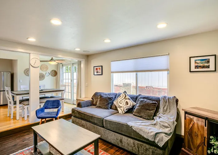 2 Mi To Ocean: Long Beach Home W/ Gas Grill!